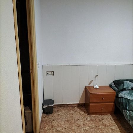 Habitacion Tranquila Y Familiar Madrid Kültér fotó